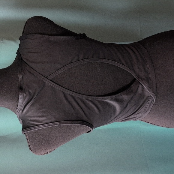 Gumshark Tank. Medium. EUC - Picture 4 of 8